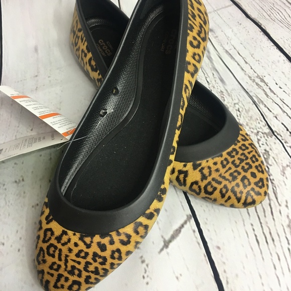 crocs lina graphic flat